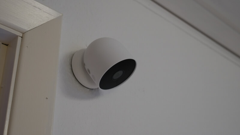 Google Nest Cam på væggen.JPG